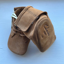 Load image into Gallery viewer, Clarks Baby Shoes 3-6 months
