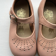 Load image into Gallery viewer, Start-Rite Rare Vintage Pink Shoes Size 3 E EU19
