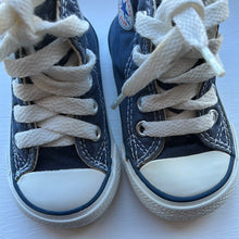 Load image into Gallery viewer, Converse High Tops Size 3 EU 19
